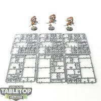 Necrons - 3 x Tomb Blades - teilweise gebaut