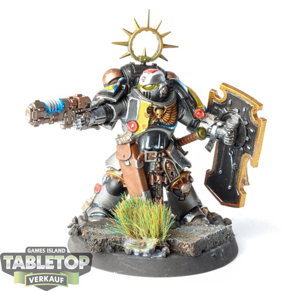 Space Marines - Lieutenant with Storm Shield - bemalt