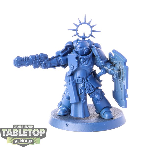 Space Marines - Lieutenant with Storm Shield - grundiert