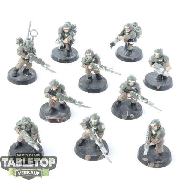 Astra Militarum - 10x Cadian Shock Troops klassisch - bemalt