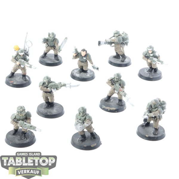 Astra Militarum - 10x Cadian Shock Troops klassisch - bemalt