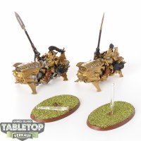 Adeptus Custodes - 2 x Vertus Praetors - teilweise bemalt