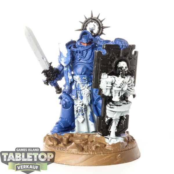 Space Marines - Captain with Relic Shield - teilweise bemalt