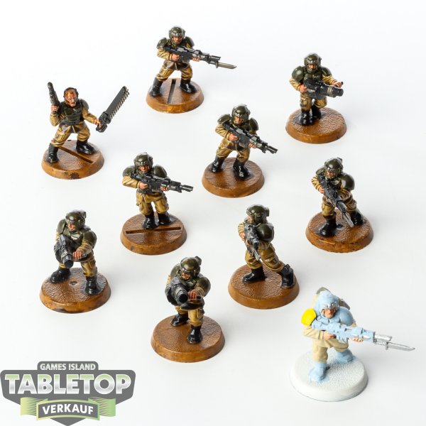 Astra Militarum - 10 x Cadian Shock Troops klassisch - teilweise bemalt