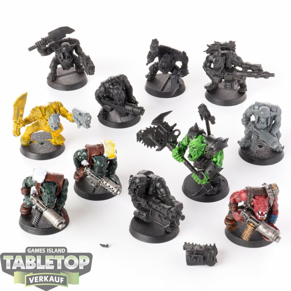 Orks - 11 x Ork Boyz - teilweise bemalt