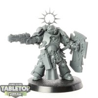 Space Marines - Lieutenant with Storm Shield - unbemalt