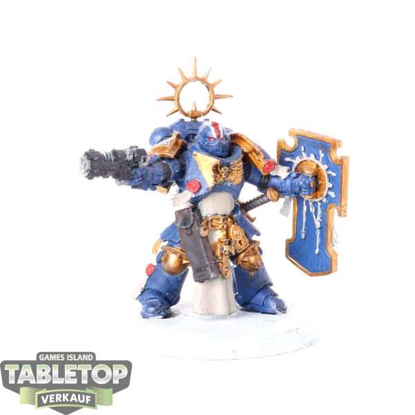 Space Marines - Lieutenant with Storm Shield - bemalt