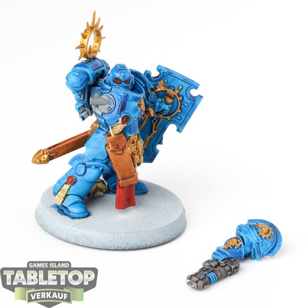 Space Marines - Lieutenant with Storm Shield - teilweise bemalt