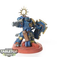 Space Marines - Lieutenant with Storm Shield - bemalt