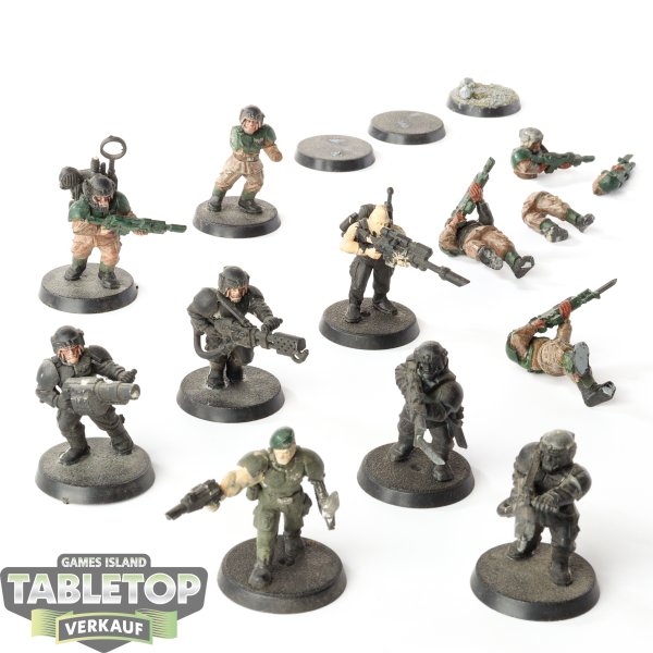 Astra Militarum - 10 x Cadian Shock Troops klassisch - teilweise bemalt