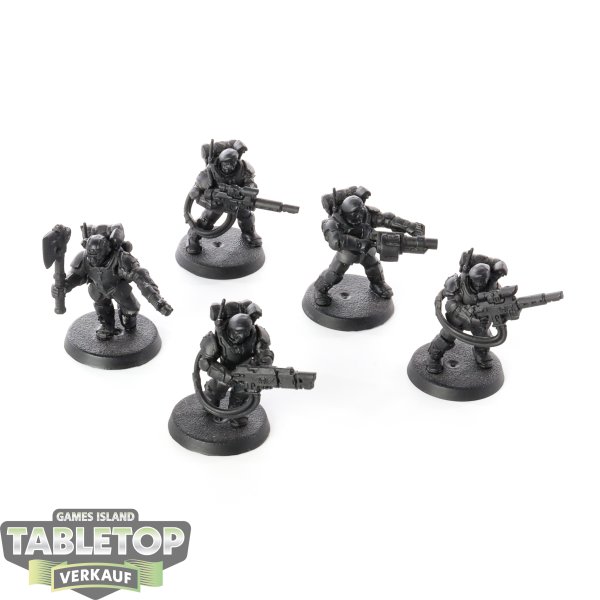 Astra Militarum - 5 Militarum Tempestus Scions - grundiert