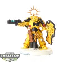 Space Marines - Lieutenant with Storm Shield - grundiert