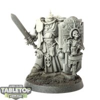 Space Marines - Captain with Relic Shield - grundiert