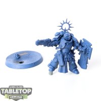 Space Marines - Lieutenant with Storm Shield - grundiert