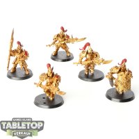 Adeptus Custodes - 5x Custodian Guards - grundiert