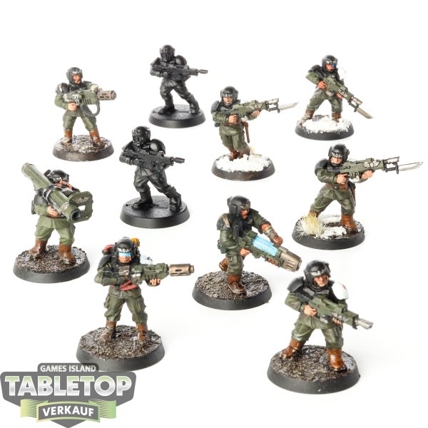 Astra Militarum - 10x Cadian Shock Troops - bemalt