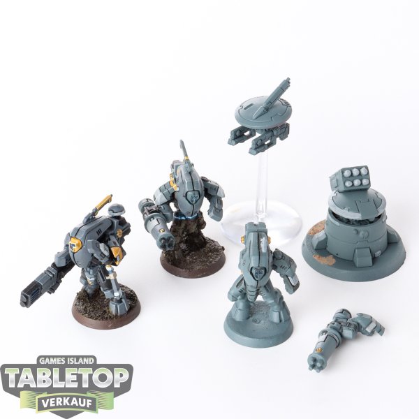 Tau Empire - XV25 Stealth Battlesuits - teilweise bemalt