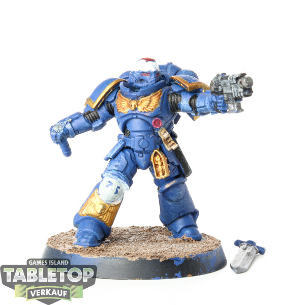 Space Marines - Primaris Lieutenant with Power Sword - bemalt