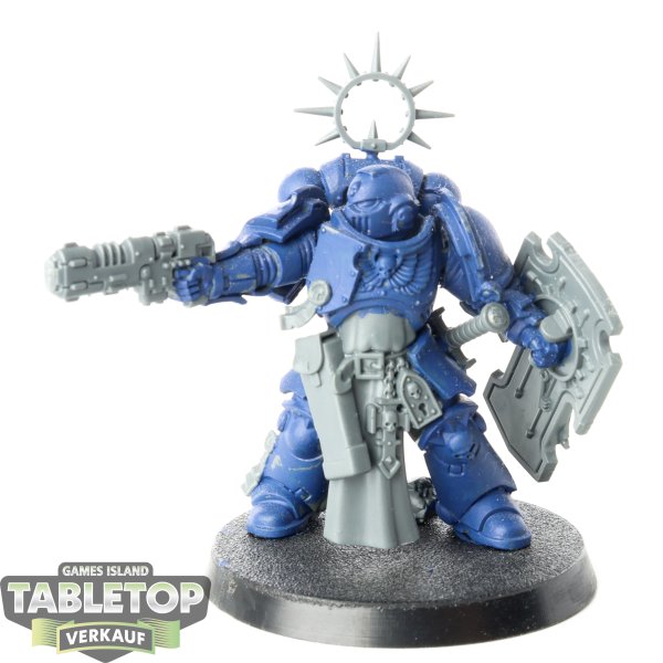 Space Marines - Lieutenant with Storm Shield - grundiert