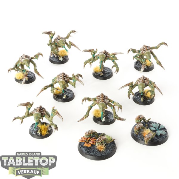 Tyraniden - 8 x Genestealers klassisch - bemalt