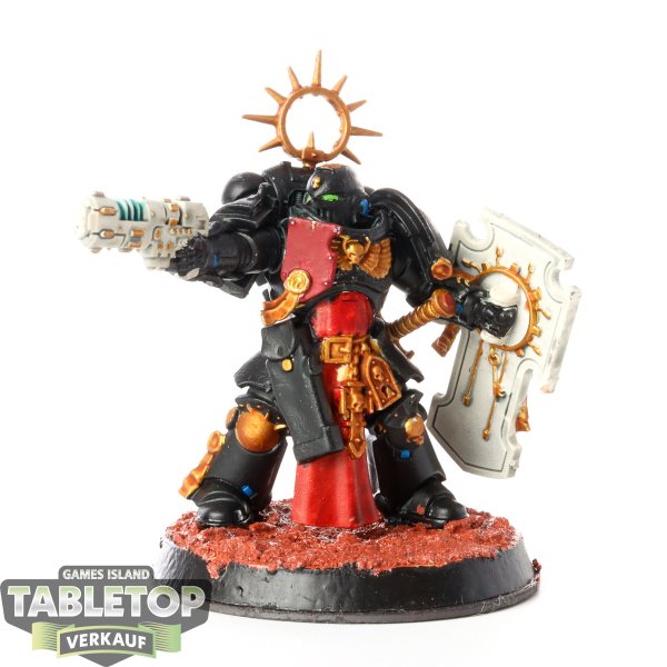 Space Marines - Lieutenant with Storm Shield - bemalt