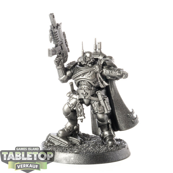 Space Marines - Captain in Phobos Armour - grundiert