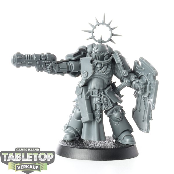 Space Marines - Lieutenant with Storm Shield - unbemalt