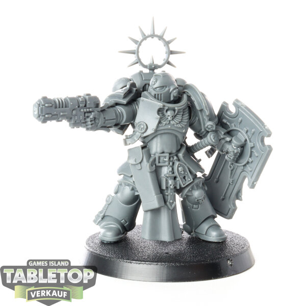 Space Marines - Lieutenant with Storm Shield - unbemalt