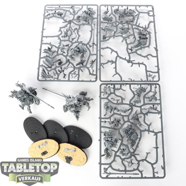 Slaves to Darkness - 5x Chaos Knights - teilweise bemalt