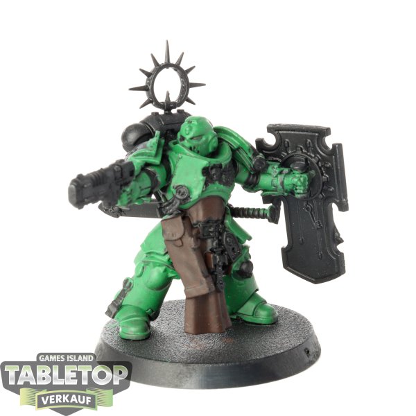 Space Marines - Lieutenant with Storm Shield - grundiert