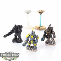 Tau Empire - 3x XV25 Stealth Battlesuits - teilweise bemalt