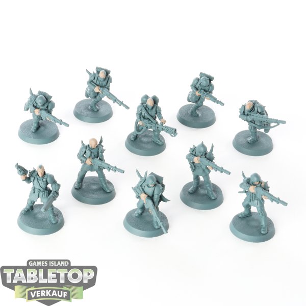 Astra Militarum - 10 x Cadian Shock Troops - teilweise bemalt