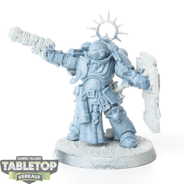 Space Marines - Lieutenant with Storm Shield - teilweise bemalt