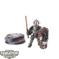 Space Marines - Captain with Relic Shield - bemalt