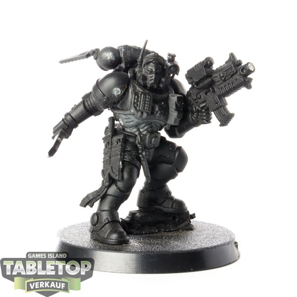 Space Marines - Primaris Lieutenant in Phobos Armour - grundiert