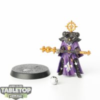 Adepta Sororitas - Sister Dogmata - bemalt