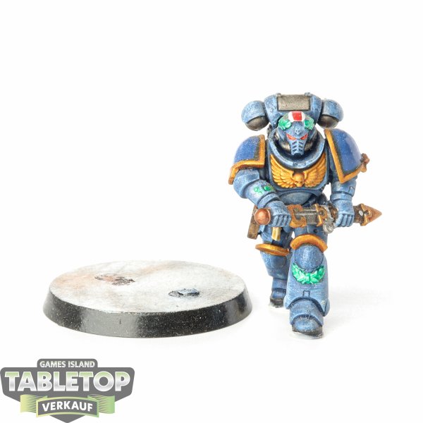 Ultramarines - Lieutenant Calsius - bemalt