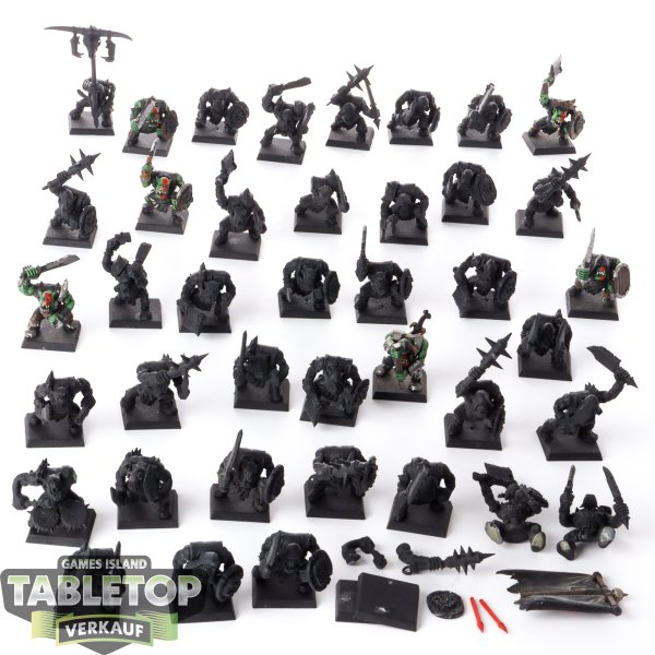 Orc & Goblin Tribes - 40x Orc Boyz Mob - teilweise bemalt