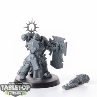 Space Marines - Lieutenant with Storm Shield - unbemalt