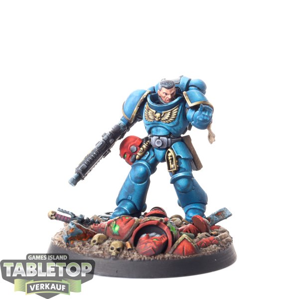 Space Marines - Primaris Intercessor Sergeant - Diorama - gut bemalt