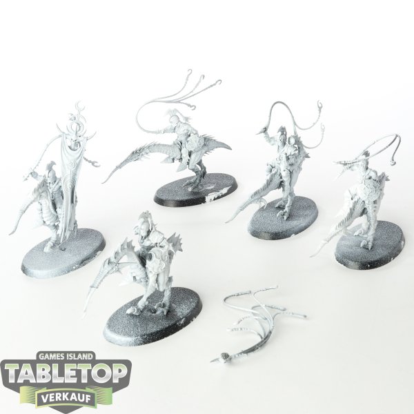 Hedonites of Slaanesh - 5 x Hellstriders of Slaanesh - grundiert