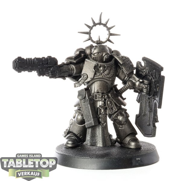 Space Marines - Lieutenant with Storm Shield - teilweise bemalt