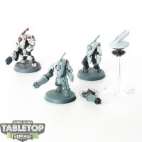 Tau Empire - 3x XV25 Stealth Battlesuits - teilweise bemalt