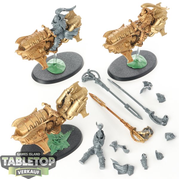 Adeptus Custodes - 3 x Vertus Praetors - teilweise bemalt