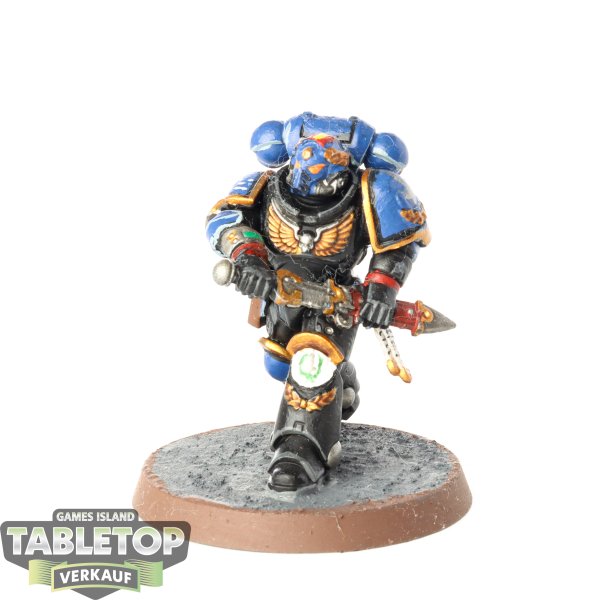 Ultramarines - Lieutenant Calsius  - bemalt