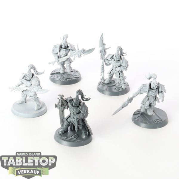 Adeptus Custodes - 5x Custodian Guard Squad - teilweise bemalt