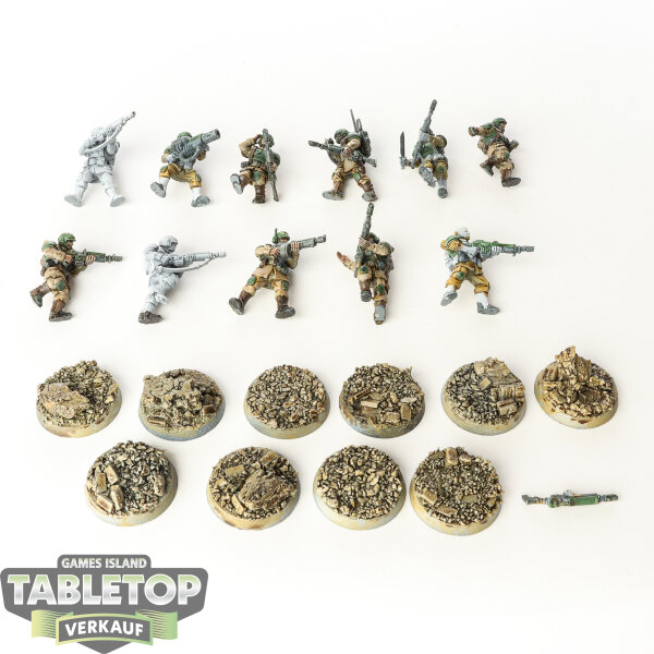 Astra Militarum - 10 x Cadian Shock Troops - teilweise bemalt