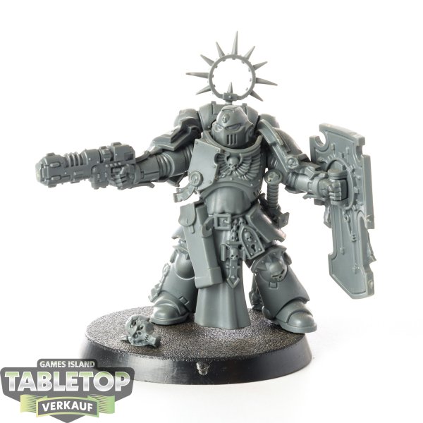 Space Marines - Lieutenant with Storm Shield - unbemalt