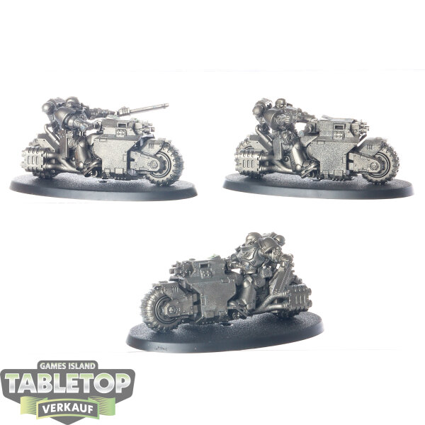Space Marines - 3 x Outriders - grundiert