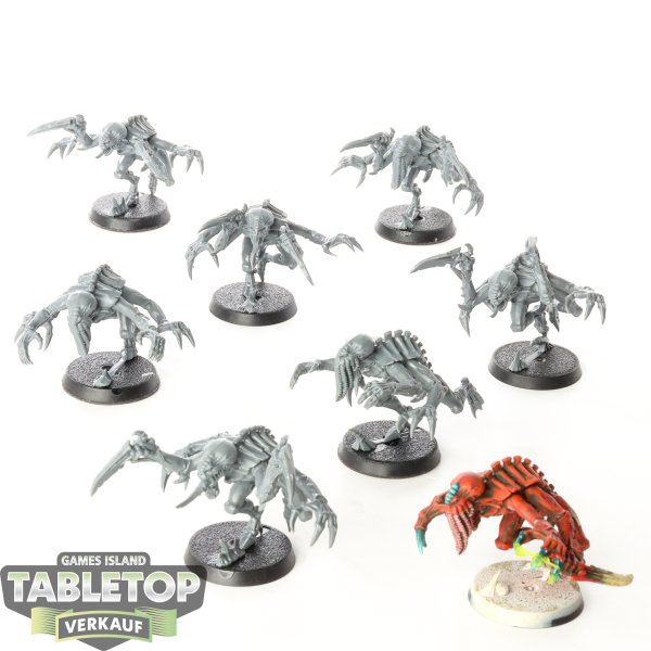 Tyraniden - 8 x Genestealers klassisch - teilweise bemalt